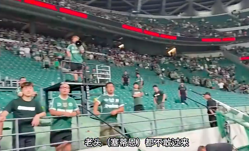 大家都需要, 老头, 不满球队表